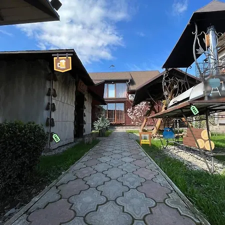 Casa vacanze 'carolina' With Hot Tub, Sauna And Bbq Area Kosiv