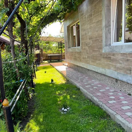 Tatil Evi 'carolina' With Hot Tub, Sauna And Bbq Area Kosiv